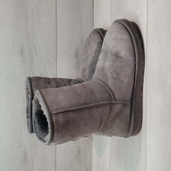 Ugg Australia Women 5825 Classic Short Sheepskin Leather boots shoes sz 10 - Picture 1 of 14